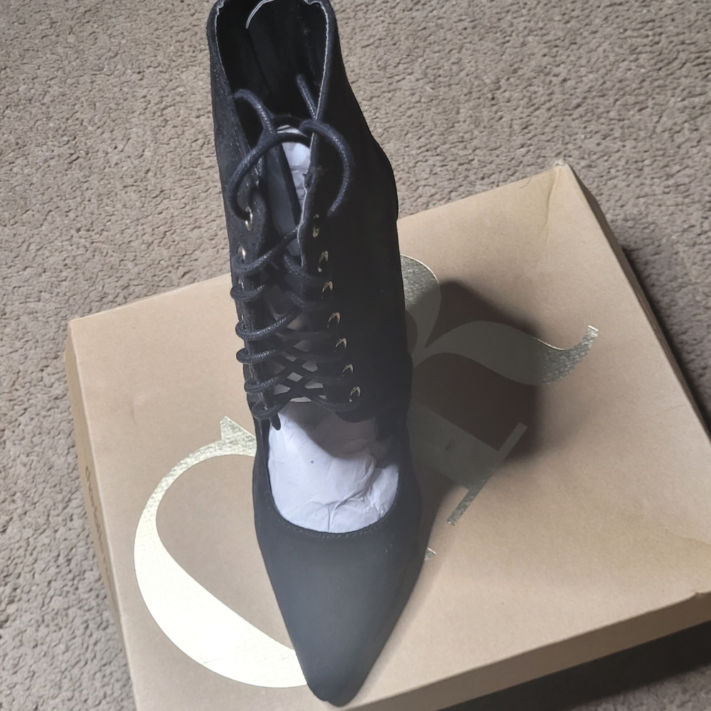 Women's lace up booties size 8!